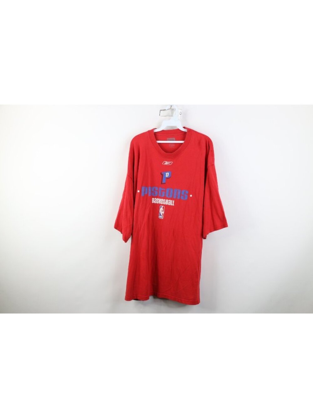 Vintage Reebok Mens 2XL Distressed Baggy Fit Detroit Pistons Basketball T-Shirt